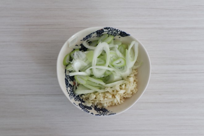 烤鵪鶉的做法-蒜香味烤菜譜