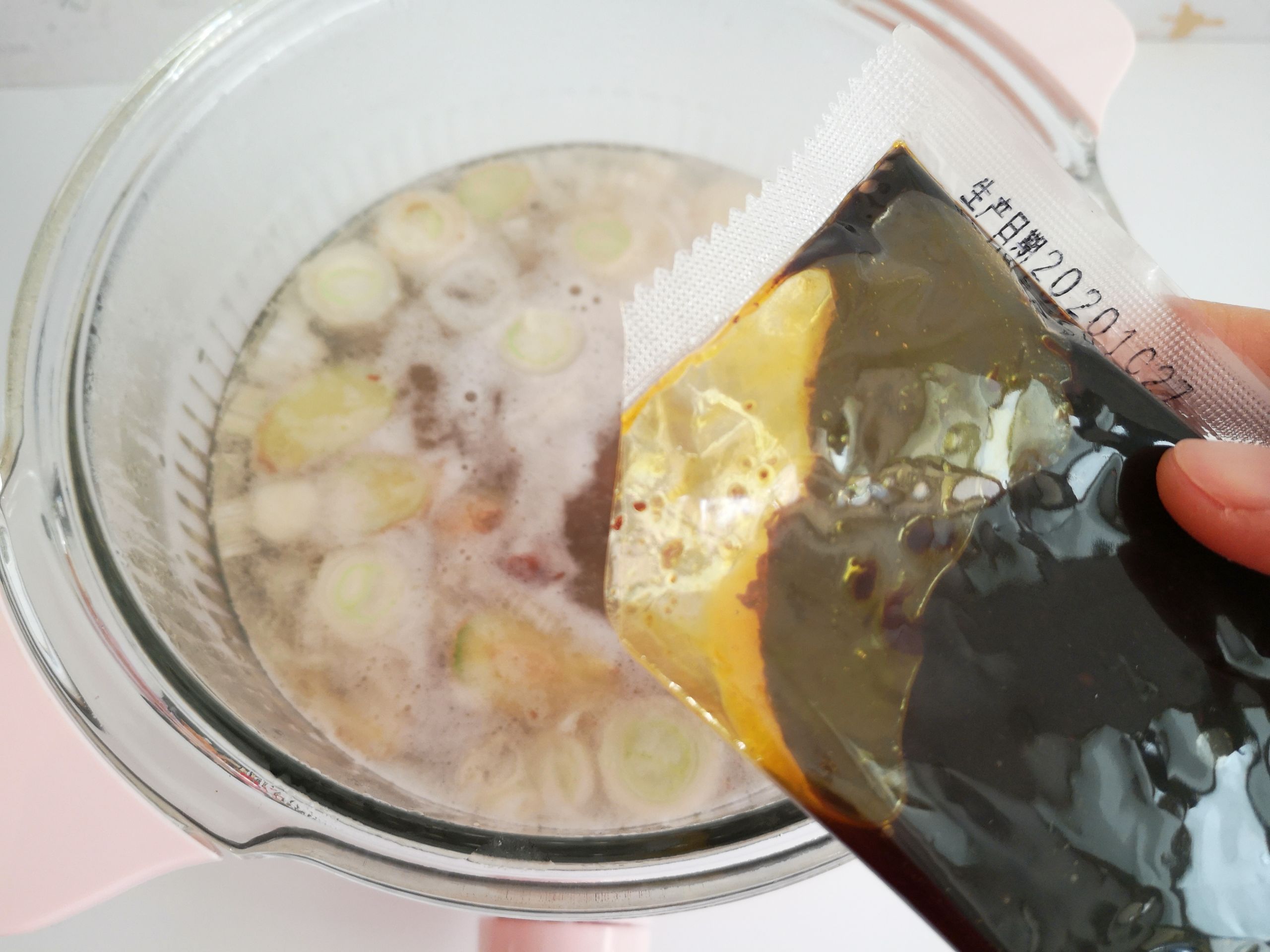 超簡單、美味的栗子黃燜雞，家人每周都讓我做一次的做法-咸鮮味煮菜譜