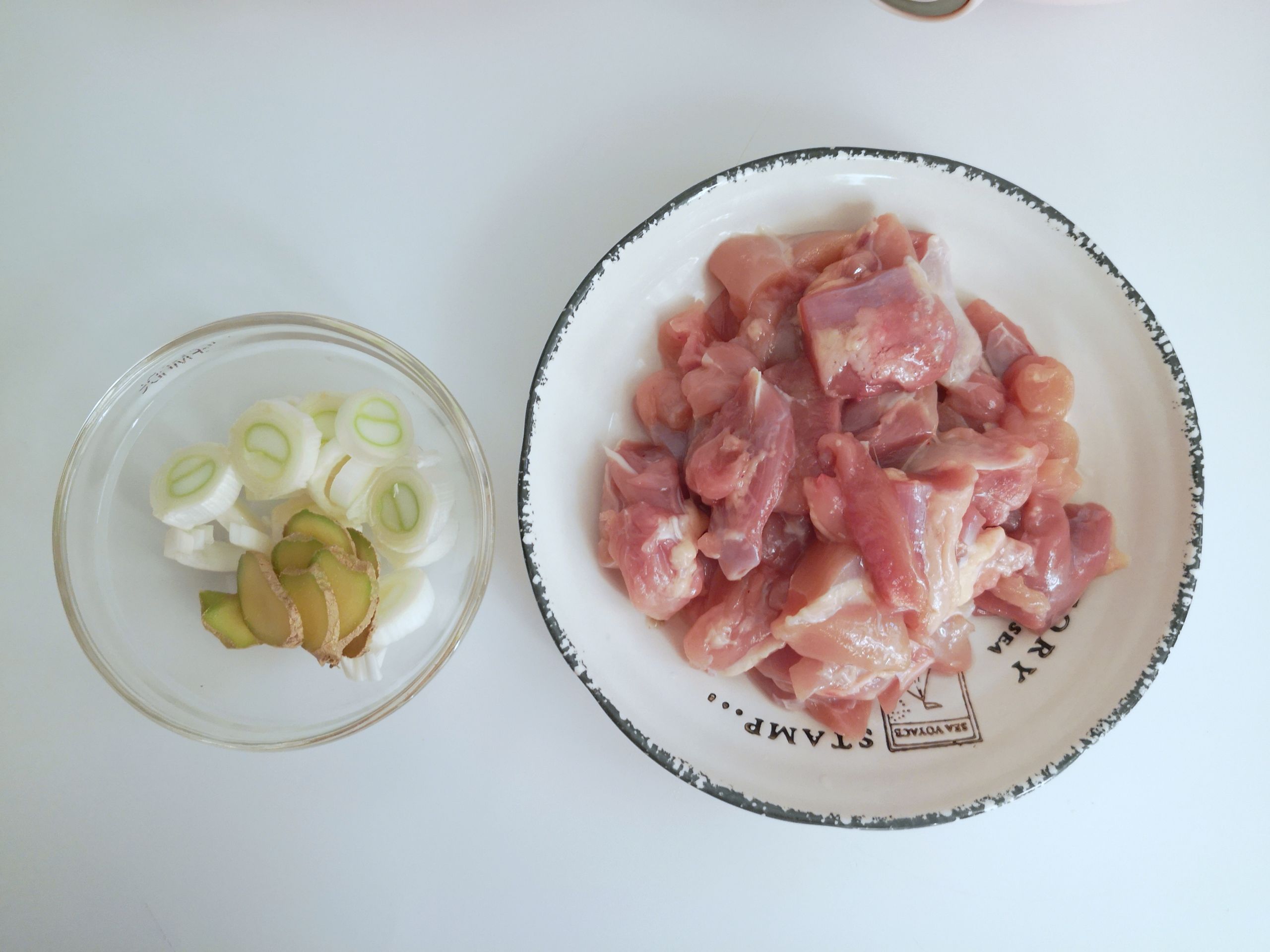 超簡單、美味的栗子黃燜雞，家人每周都讓我做一次的做法-咸鮮味煮菜譜