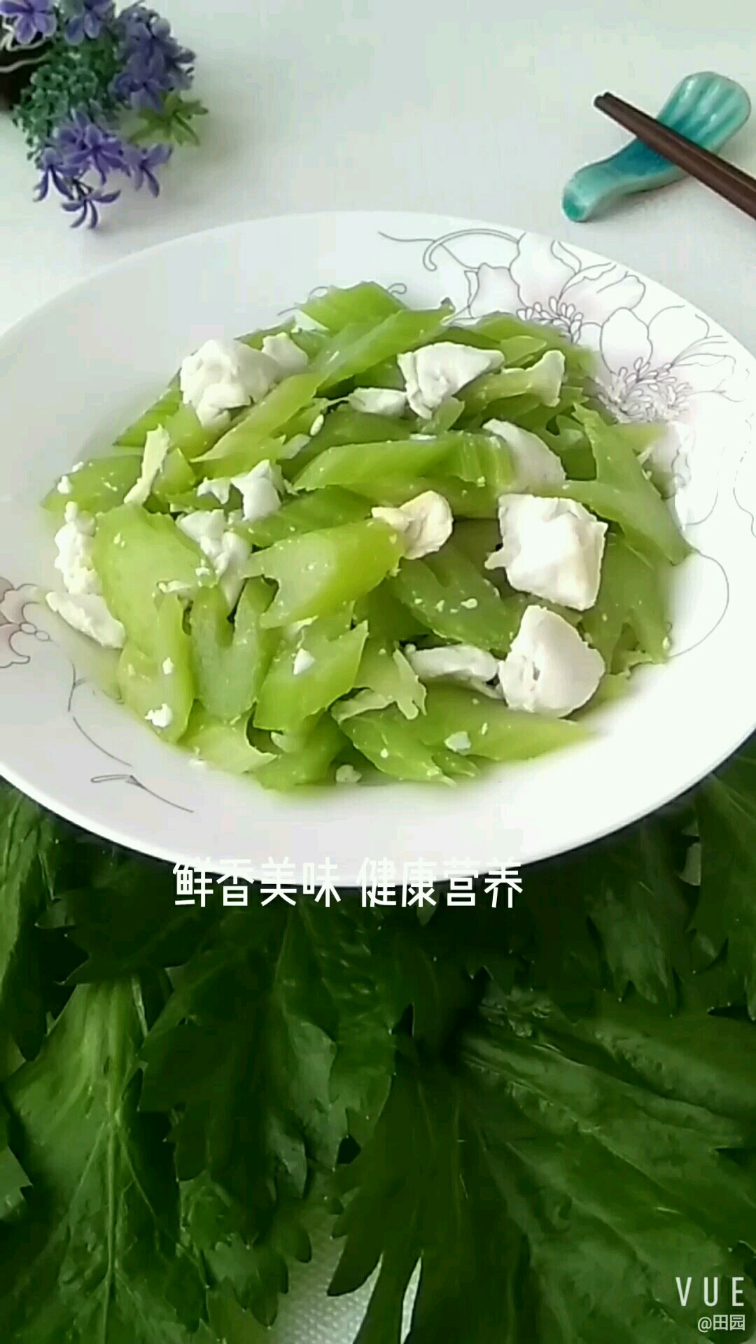 白綠相間 咸鮮美味的做法-咸鮮味炒菜譜