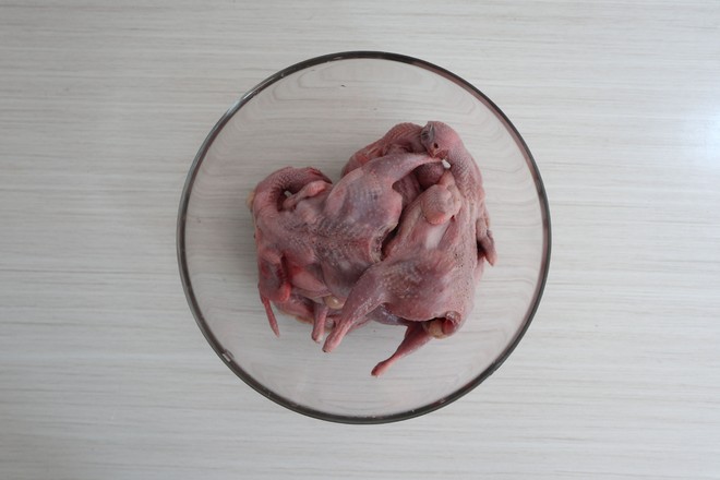 烤鵪鶉的做法-蒜香味烤菜譜