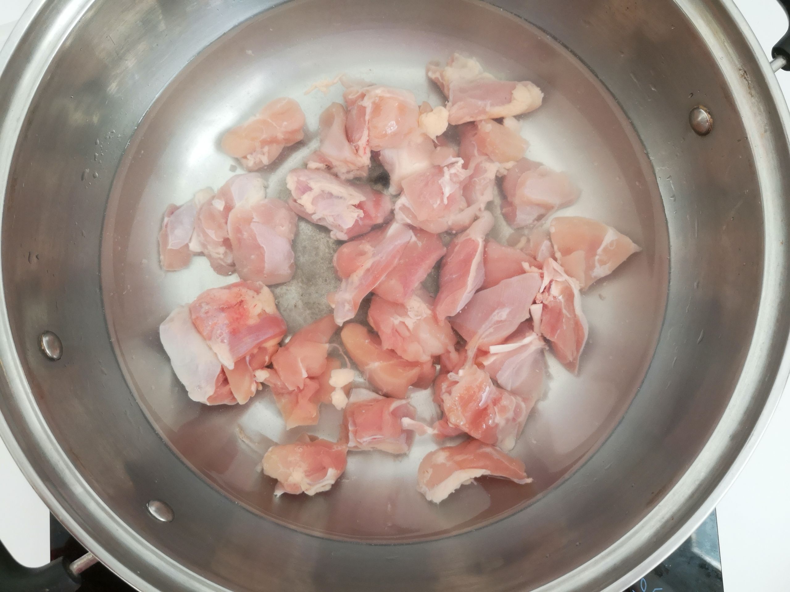 超簡單、美味的栗子黃燜雞，家人每周都讓我做一次的做法-咸鮮味煮菜譜