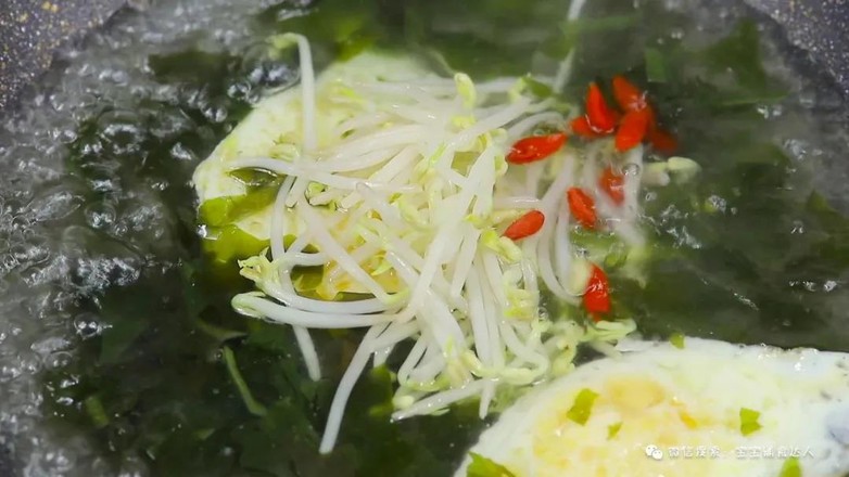 煎蛋裙帶菜湯  寶寶輔食食譜的做法-家常味煮菜譜