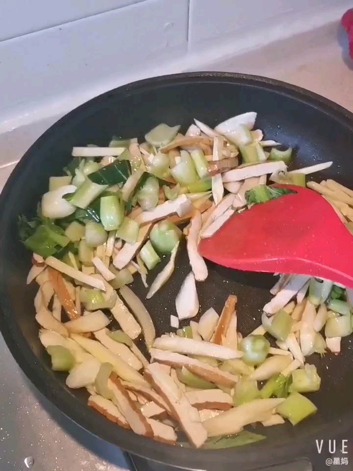 冬筍豆腐干炒年糕的做法-家常味炒菜譜-易網健康養生網 冬筍豆腐干炒年糕的做法-家常味炒菜譜