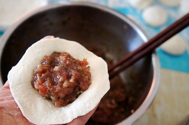 牛肉芹菜餡蒸餃的做法-咸鮮味蒸菜譜-易網(wǎng)健康養(yǎng)生網(wǎng) 牛肉芹菜餡蒸餃的做法-咸鮮味蒸菜譜