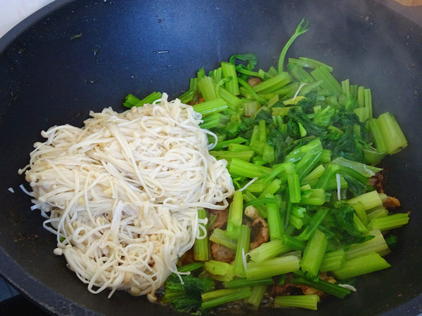 羊肉金針菇炒芹菜的做法-咸鮮味炒菜譜