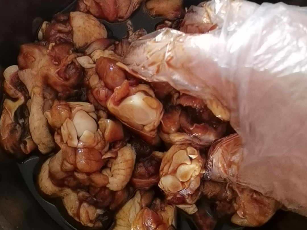 懶人版蔥油雞腿，做法簡(jiǎn)單，鮮嫩多汁超下飯的做法-咸鮮味燉菜譜