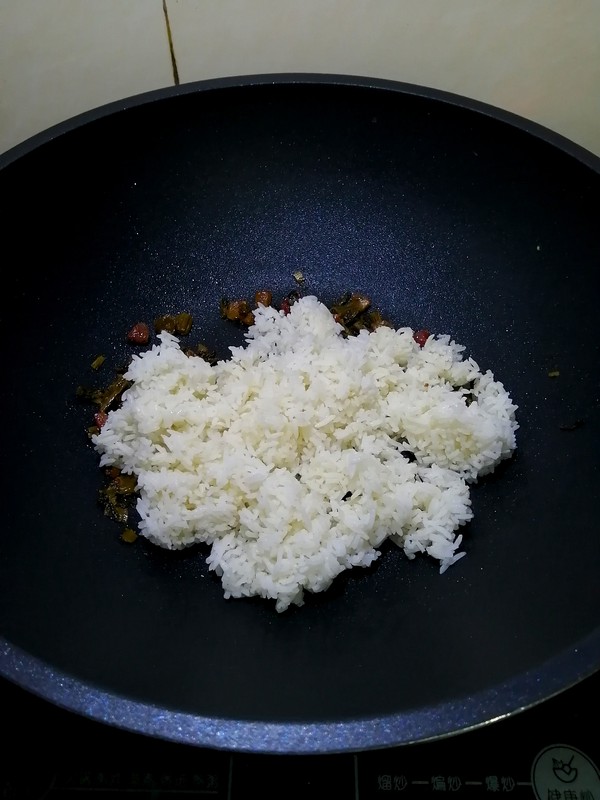 家鄉的美食~~臘肉腌菜炒飯的做法-家常味炒菜譜-易網健康養生網 家鄉的美食~~臘肉腌菜炒飯的做法-家常味炒菜譜