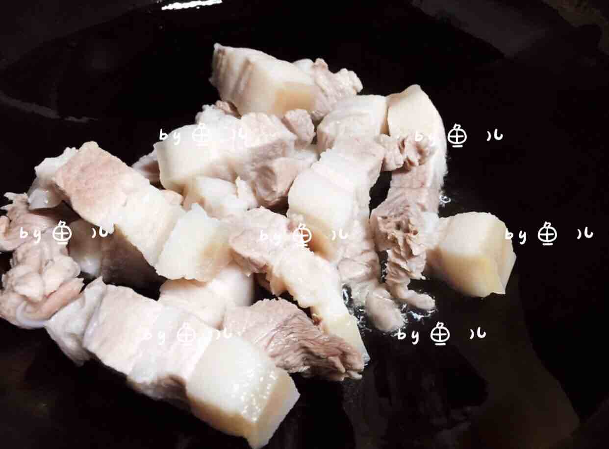 紅燒肉燉土豆酸菜的做法-家常味燉菜譜