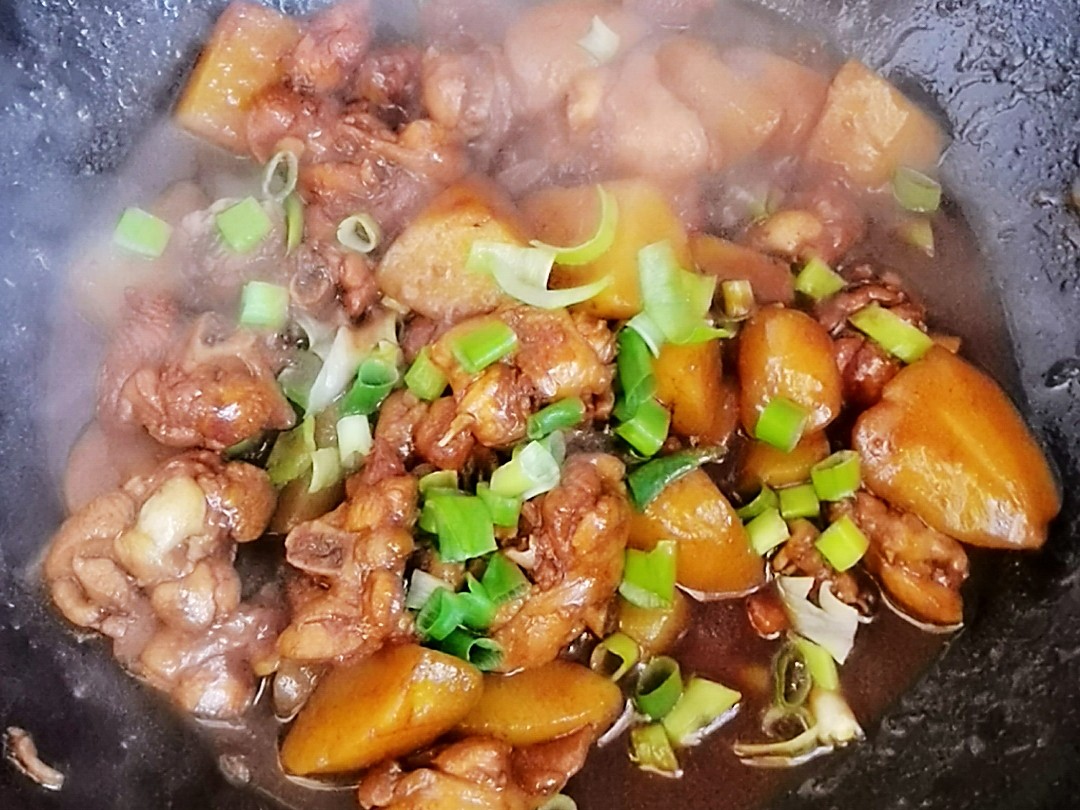 懶人版蔥油雞腿，做法簡(jiǎn)單，鮮嫩多汁超下飯的做法-咸鮮味燉菜譜