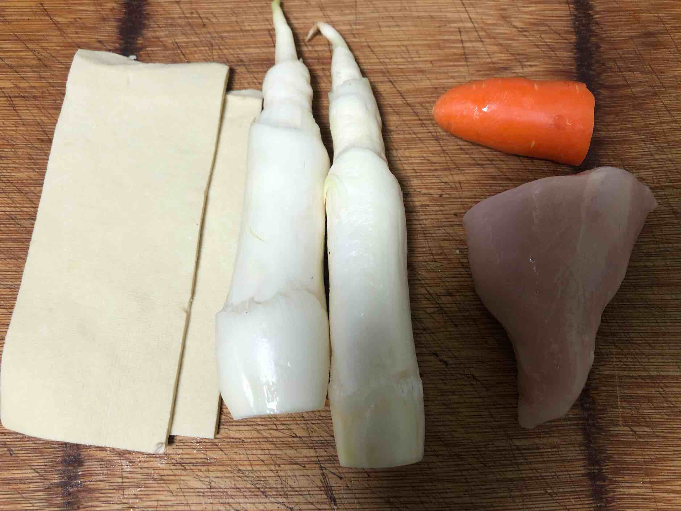 茭瓜炒雞絲的做法-家常味炒菜譜-易網<a href=http://www.gyfww.com/ target=_blank class=infotextkey>健康養生</a>網 茭瓜炒雞絲的做法-家常味炒菜譜