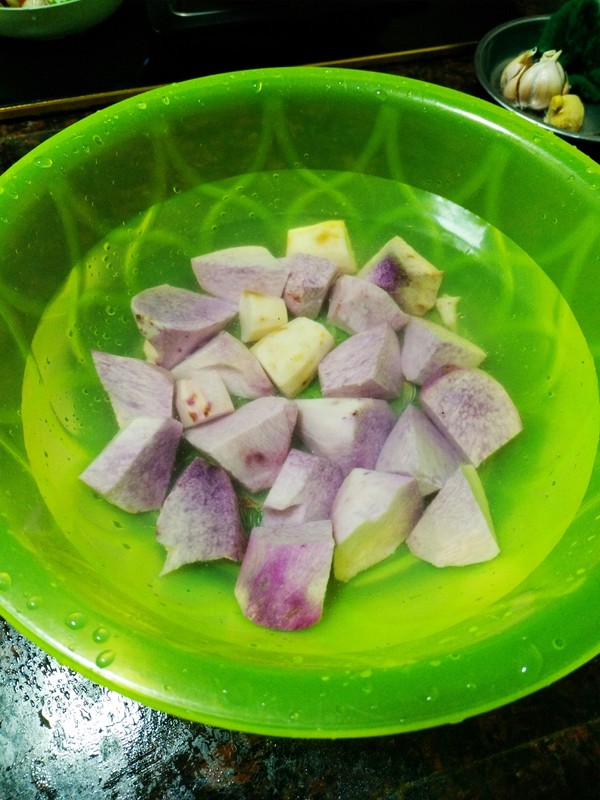 家鄉(xiāng)的美食~~臘肉大暑煲的做法-家常味煲菜譜