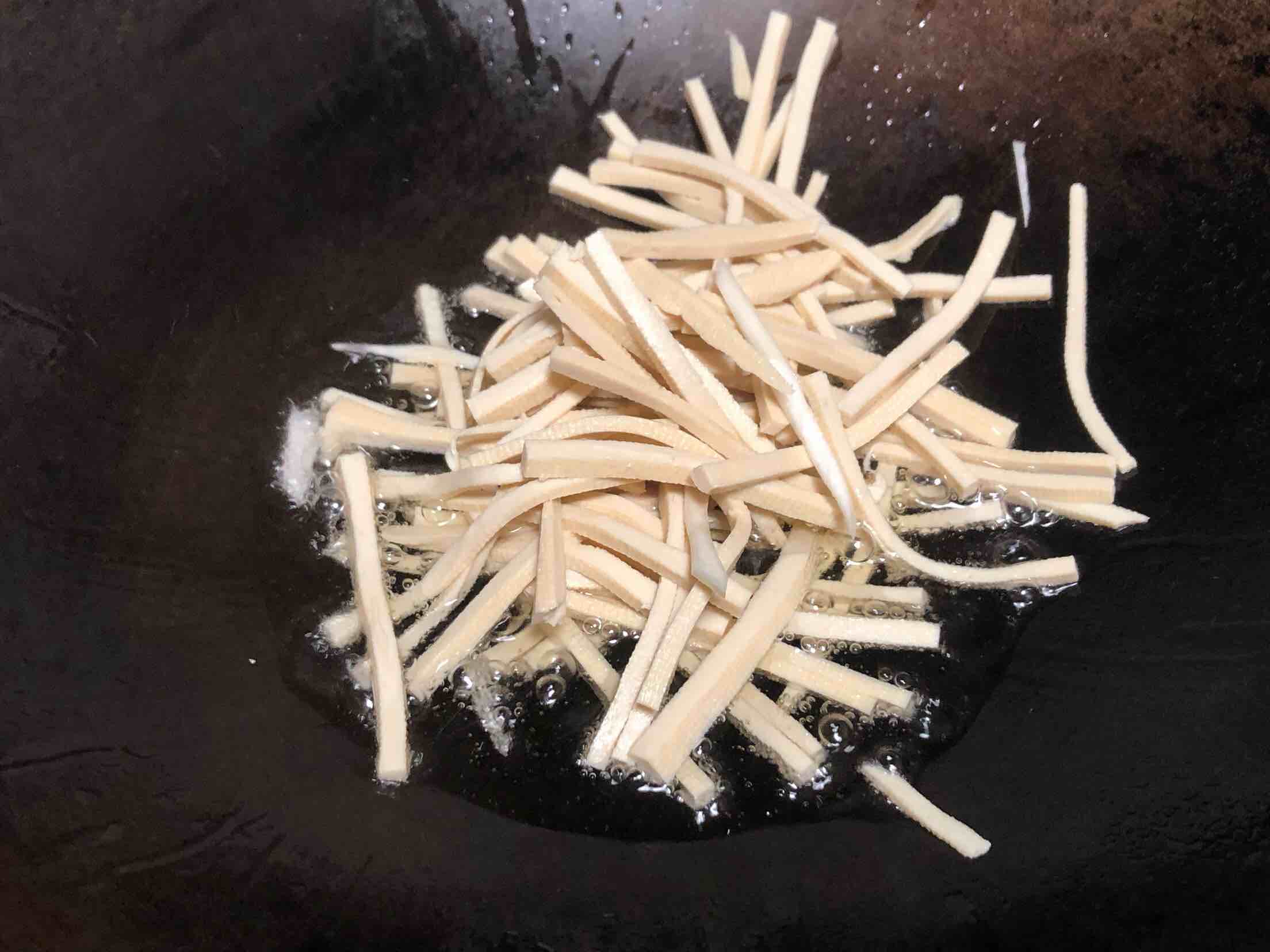 茭瓜炒雞絲的做法-家常味炒菜譜-易網健康養生網 茭瓜炒雞絲的做法-家常味炒菜譜