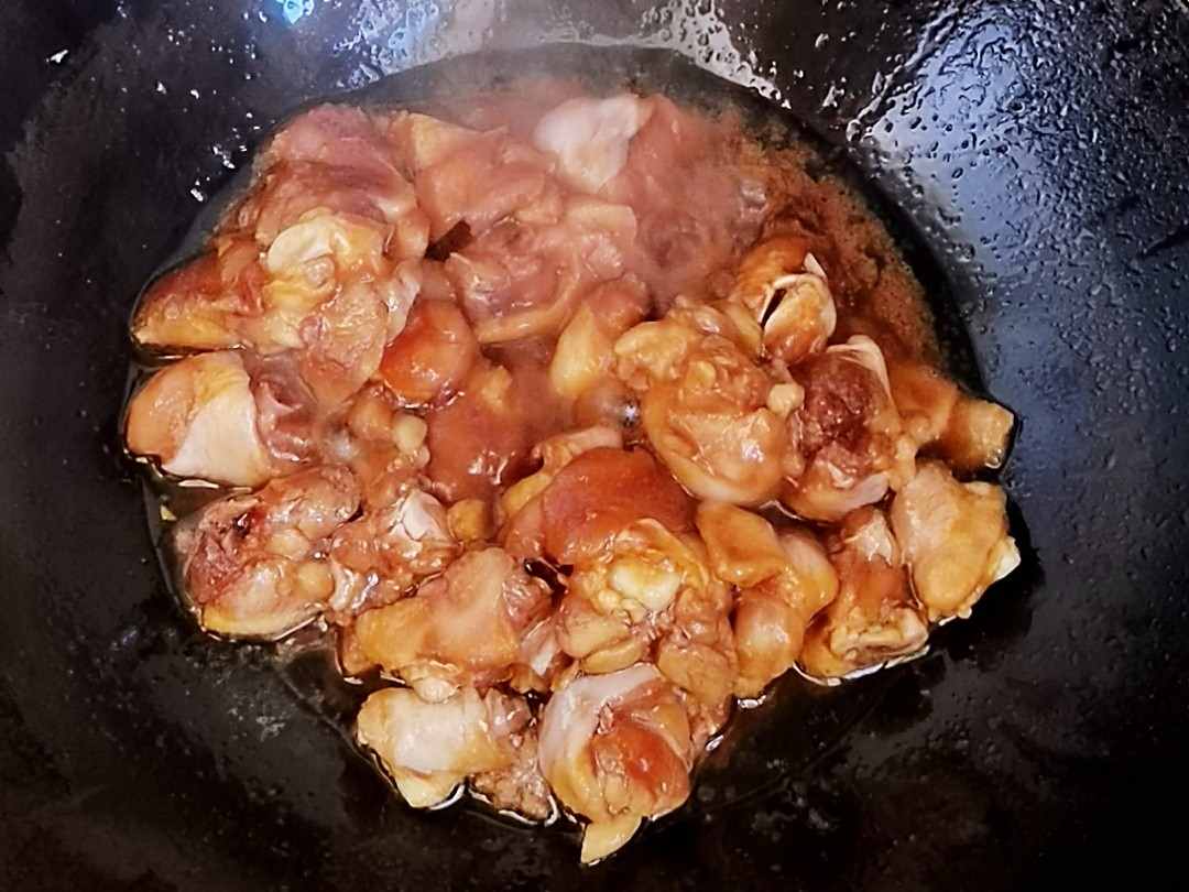 懶人版蔥油雞腿，做法簡(jiǎn)單，鮮嫩多汁超下飯的做法-咸鮮味燉菜譜