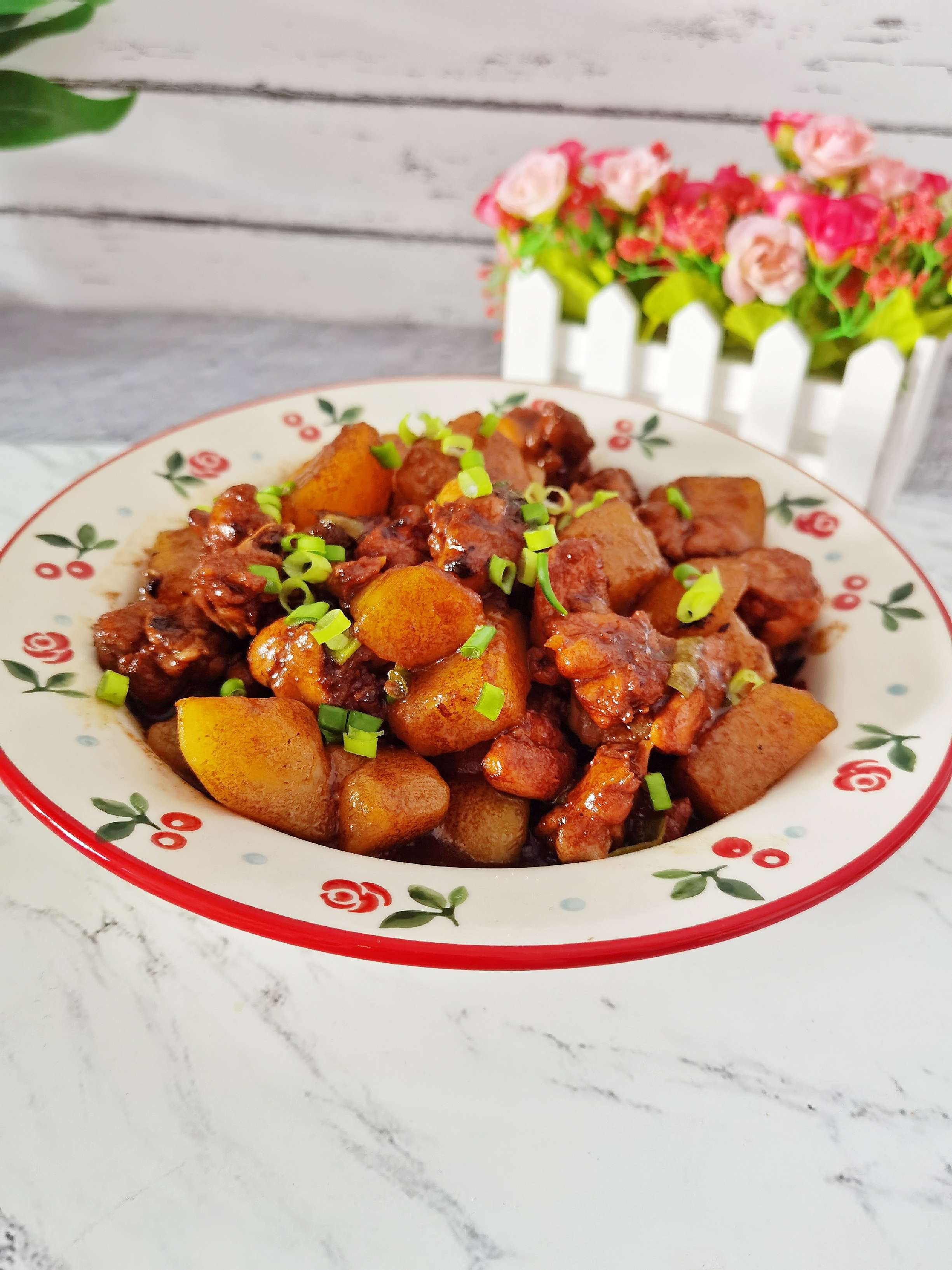 懶人版蔥油雞腿，做法簡(jiǎn)單，鮮嫩多汁超下飯的做法-咸鮮味燉菜譜