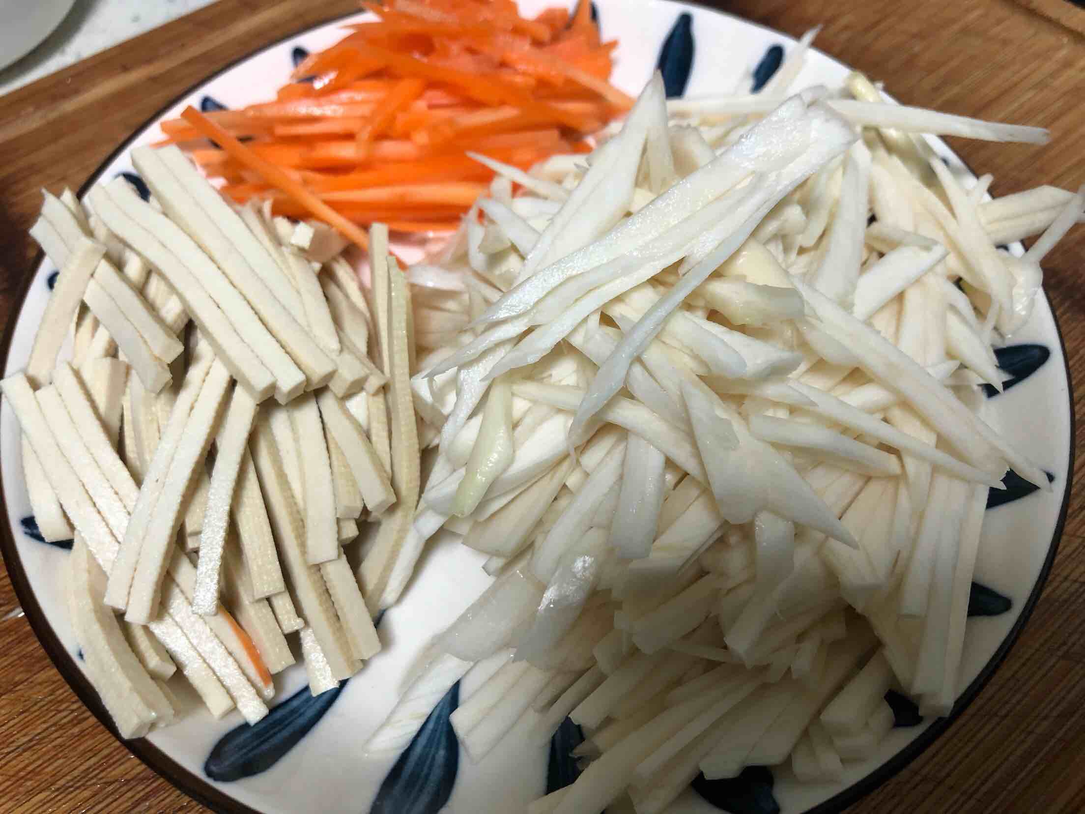 茭瓜炒雞絲的做法-家常味炒菜譜-易網健康養生網 茭瓜炒雞絲的做法-家常味炒菜譜