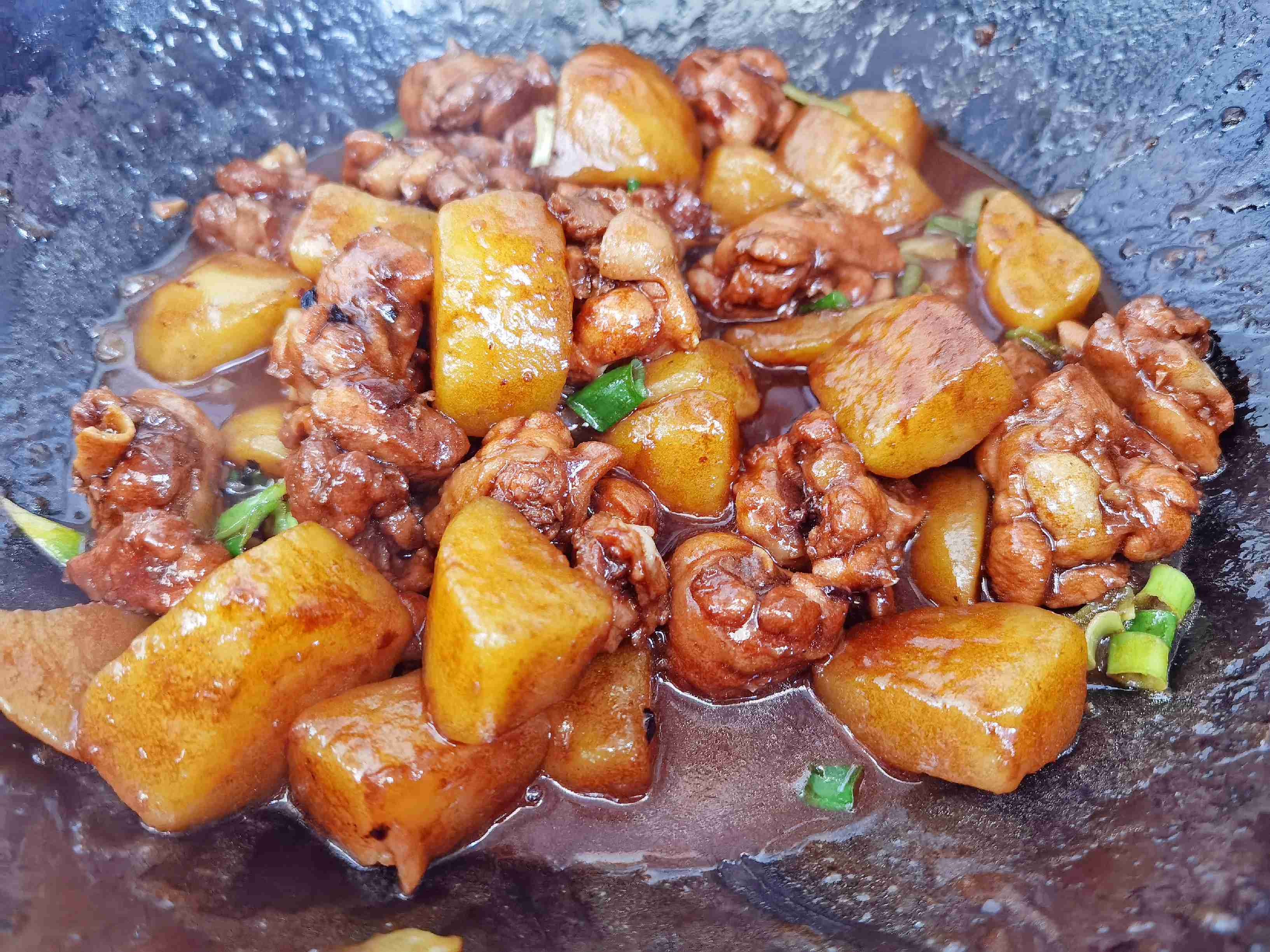 懶人版蔥油雞腿，做法簡(jiǎn)單，鮮嫩多汁超下飯的做法-咸鮮味燉菜譜