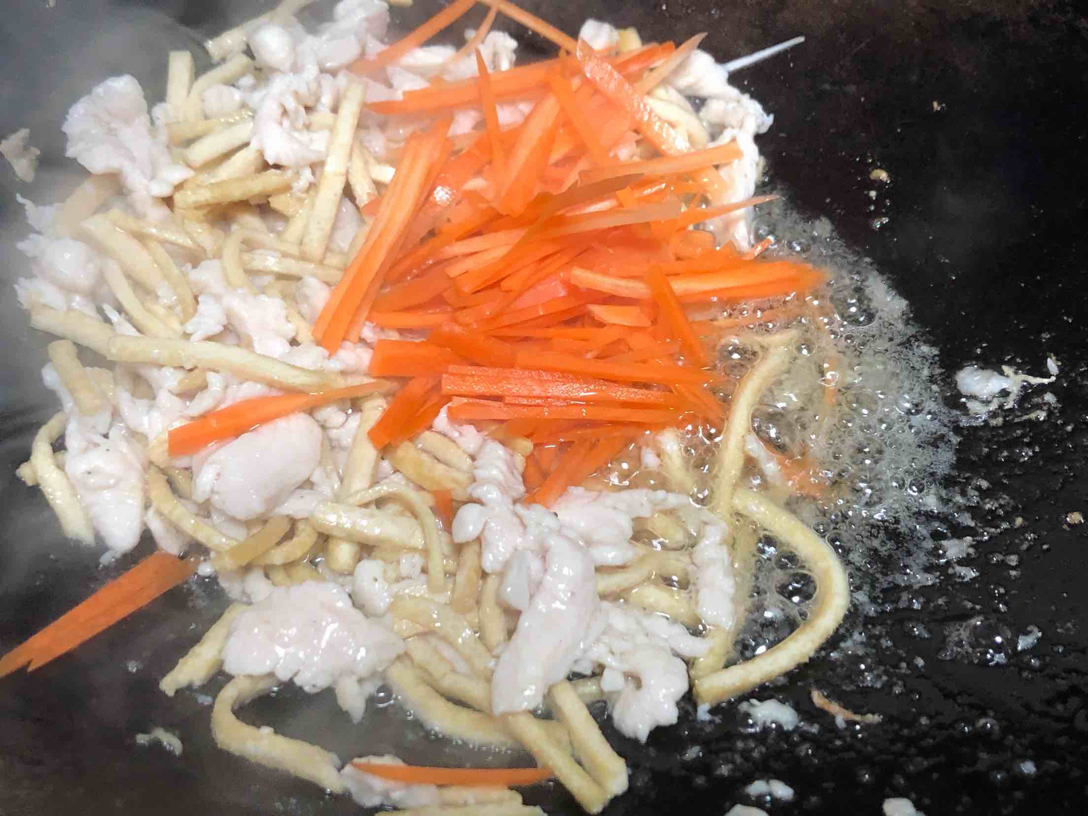 茭瓜炒雞絲的做法-家常味炒菜譜-易網健康養生網 茭瓜炒雞絲的做法-家常味炒菜譜