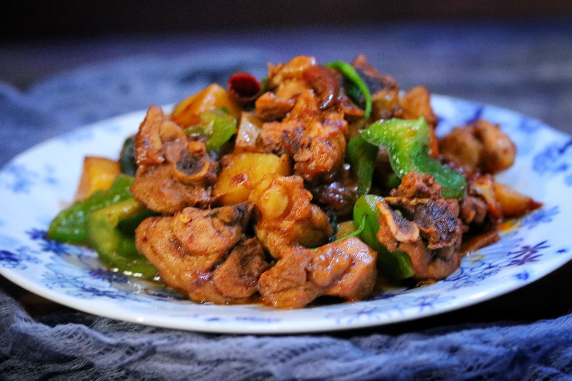 麻辣土豆雞的做法-香辣味炒菜譜