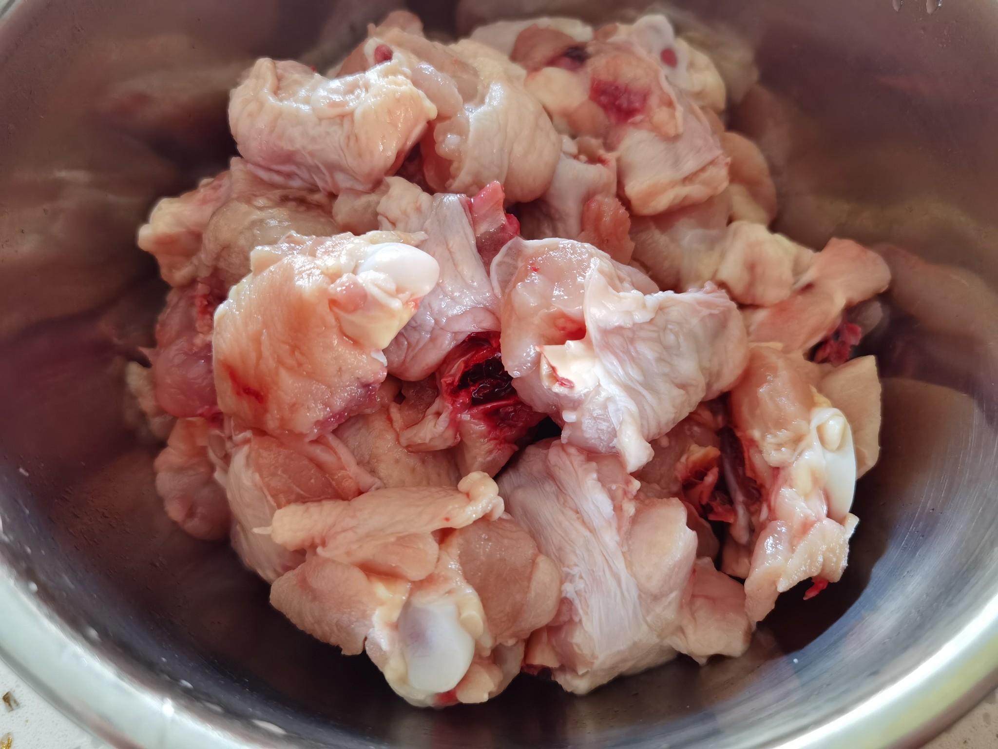 懶人版蔥油雞腿，做法簡(jiǎn)單，鮮嫩多汁超下飯的做法-咸鮮味燉菜譜