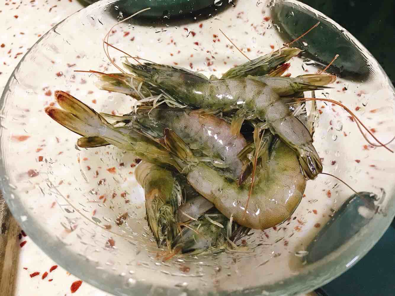 酸甜開胃的菠蘿蝦球～的做法-酸甜味炒菜譜