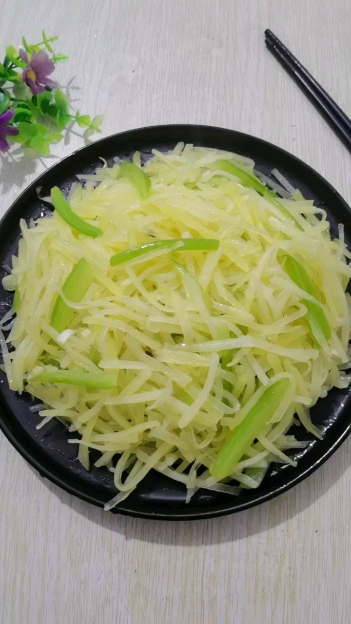 芹菜炒土豆絲的做法-咸鮮味炒菜譜
