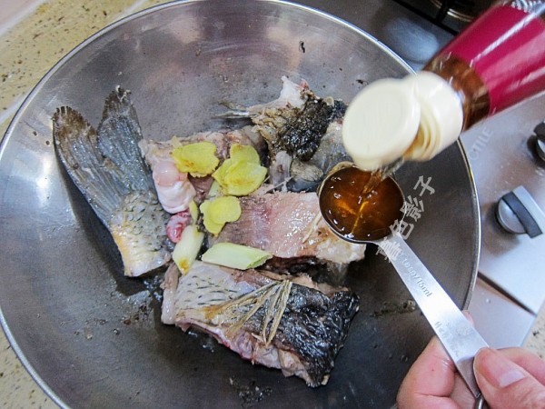 清燉鯉魚的做法-香辣味燉菜譜