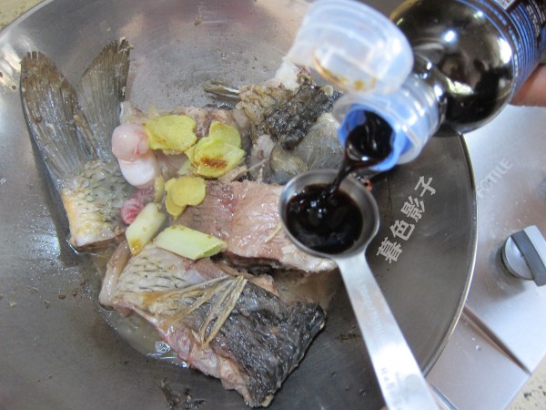 清燉鯉魚的做法-香辣味燉菜譜