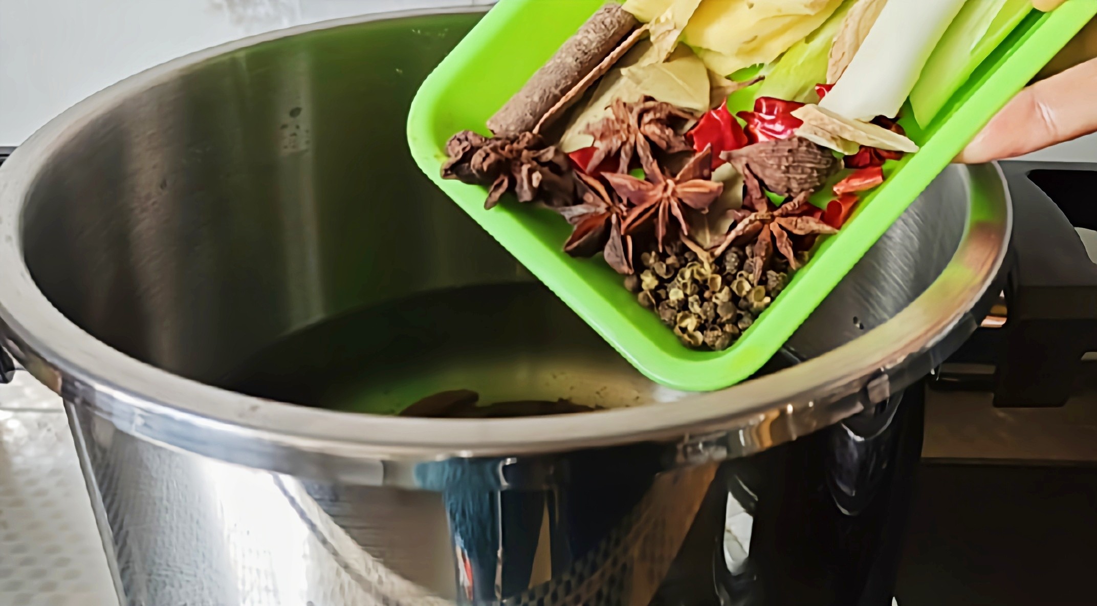 #冬至大如年#冬至進補多吃牛肉，懶人做法…鹵牛肉的做法-五香味鹵菜譜