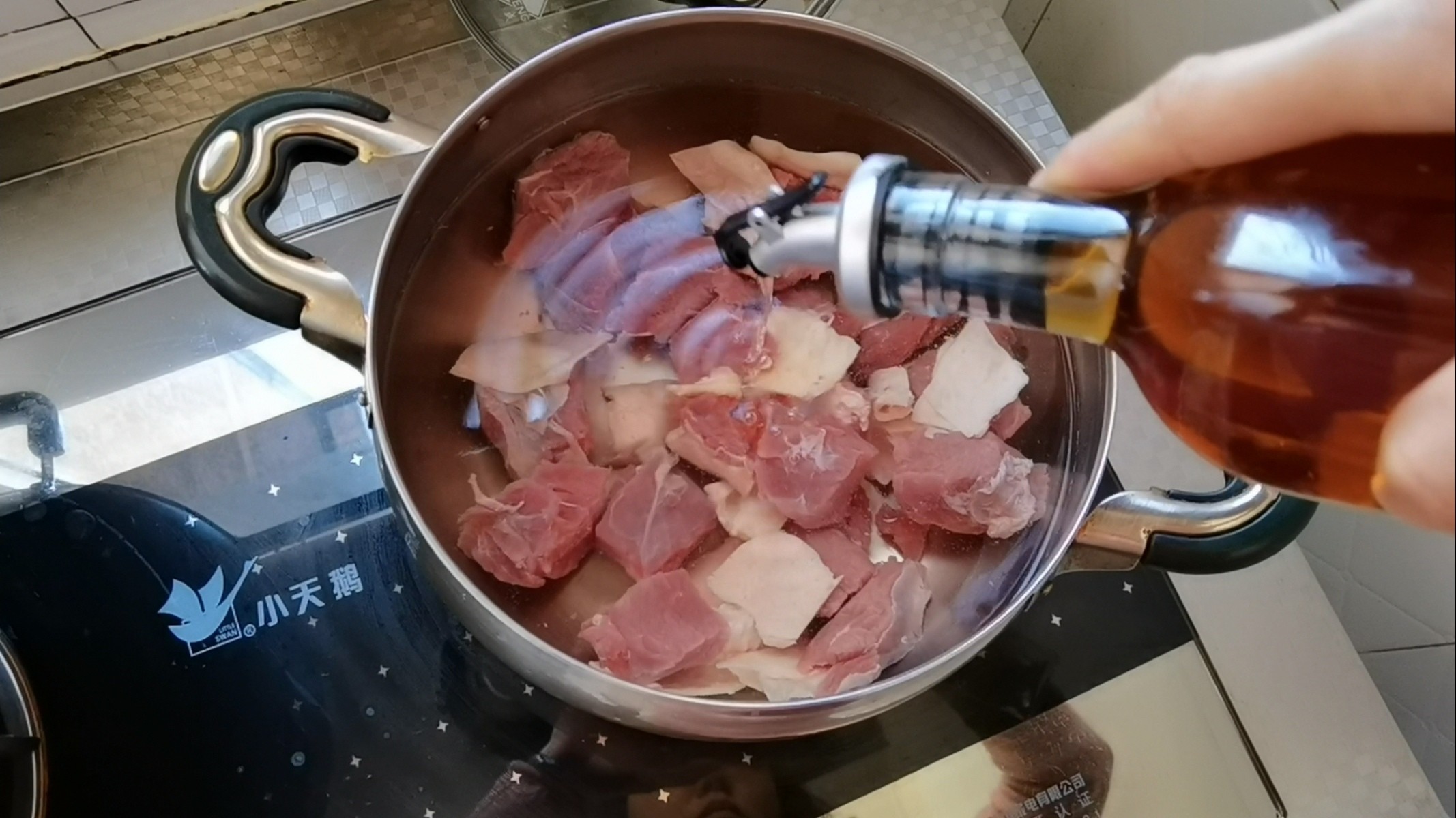 番茄牛腩涮涮鍋,冬天吃再適合不過了的做法-茄汁味煮菜譜-易網<a href=http://www.gyfww.com/ target=_blank class=infotextkey>健康養生</a>網 番茄牛腩涮涮鍋,冬天吃再適合不過了的做法-茄汁味煮菜譜