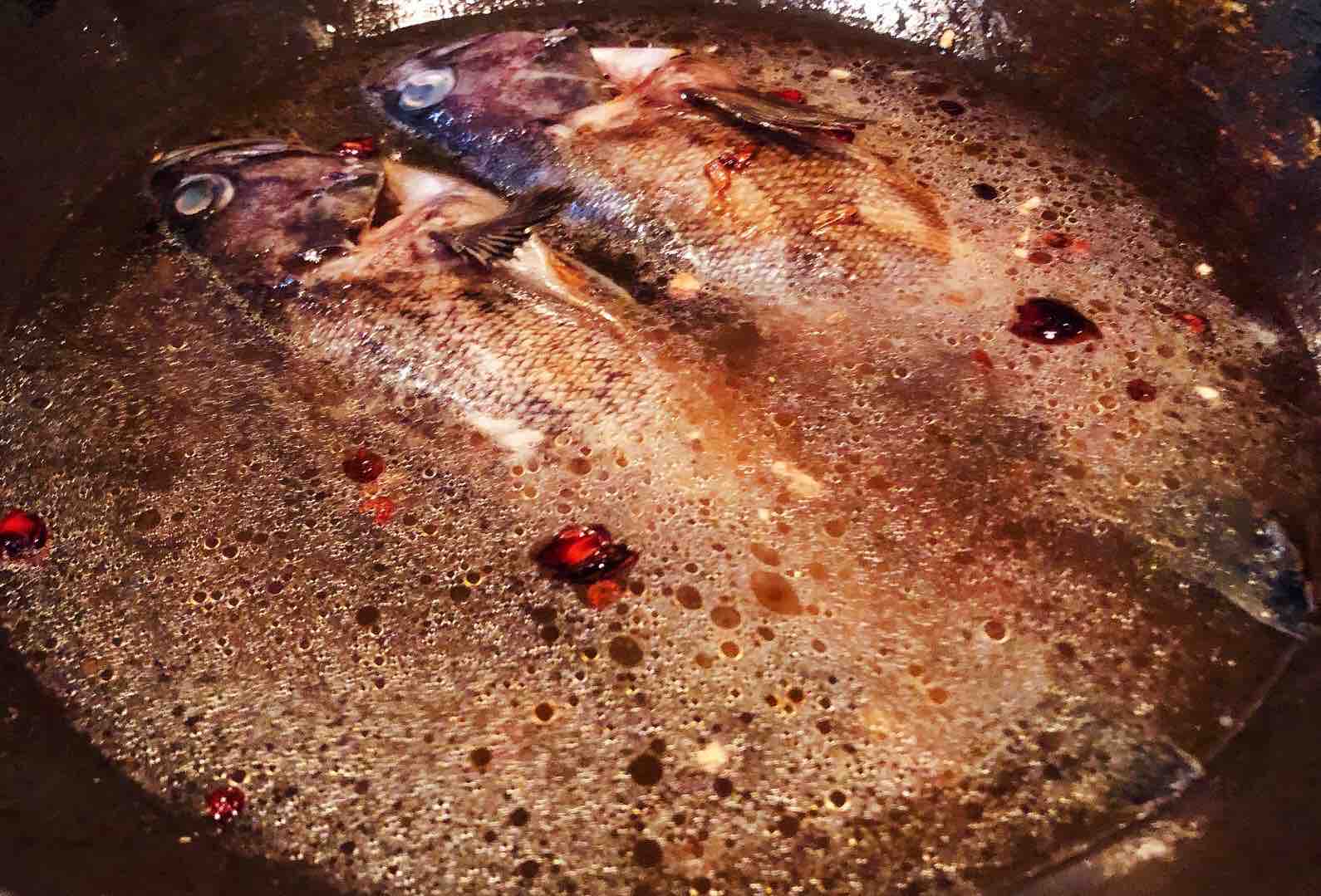 鵪鶉蛋豆腐燉黑魚的做法-咸鮮味燉菜譜-易網(wǎng)健康養(yǎng)生網(wǎng) 鵪鶉蛋豆腐燉黑魚的做法-咸鮮味燉菜譜