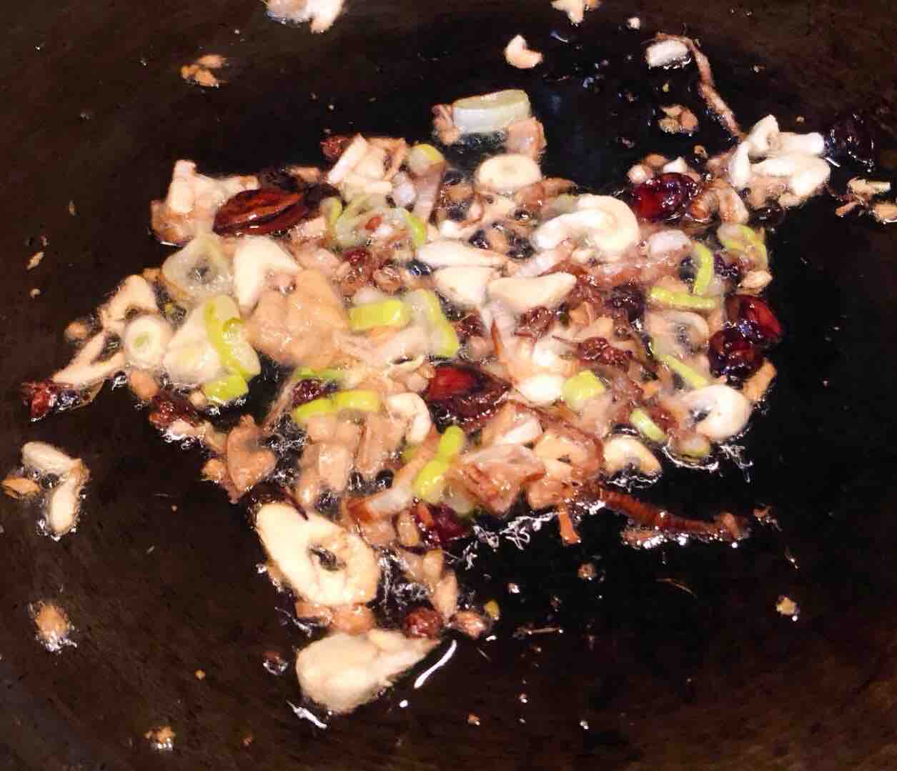 鵪鶉蛋豆腐燉黑魚的做法-咸鮮味燉菜譜-易網(wǎng)健康養(yǎng)生網(wǎng) 鵪鶉蛋豆腐燉黑魚的做法-咸鮮味燉菜譜