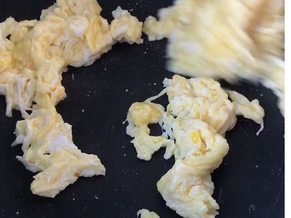 脆爽清口，營養(yǎng)下飯的青椒木耳炒雞蛋的做法-家常味炒菜譜