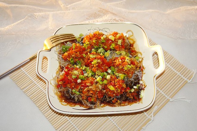 蒜蓉粉絲香菇的做法-蒜香味蒸菜譜-易網健康養生網 蒜蓉粉絲香菇的做法-蒜香味蒸菜譜