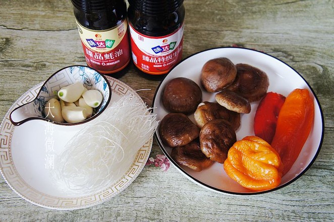 蒜蓉粉絲香菇的做法-蒜香味蒸菜譜-易網<a href=http://www.gyfww.com/ target=_blank class=infotextkey>健康養生</a>網 蒜蓉粉絲香菇的做法-蒜香味蒸菜譜