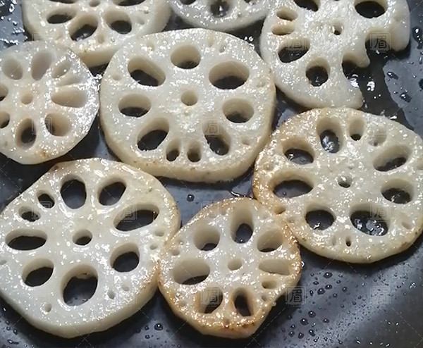 呷哺呷哺版干鍋麻辣藕片的做法-麻辣味干鍋菜譜