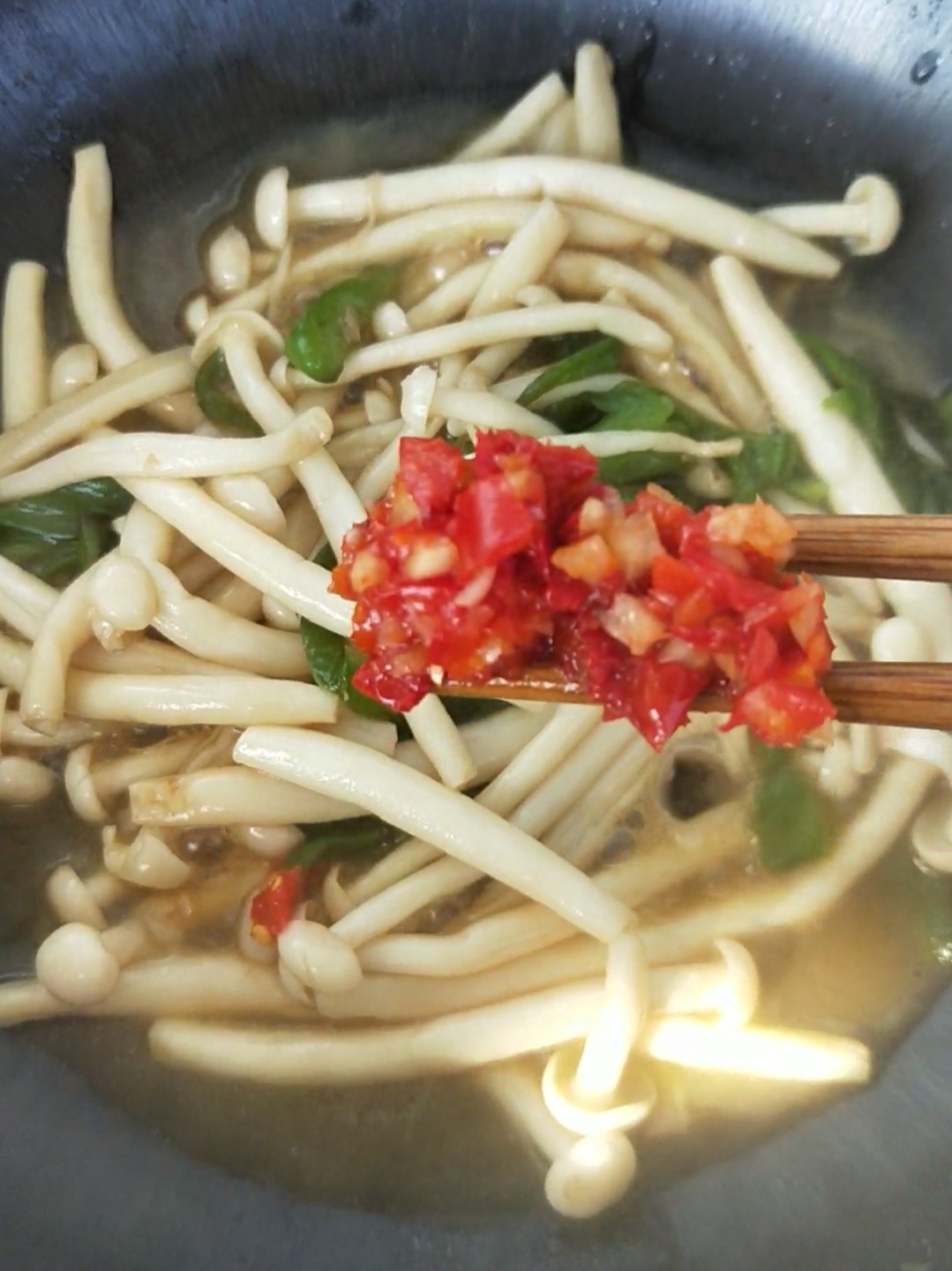 素炒海鮮菇的做法-家常味炒菜譜