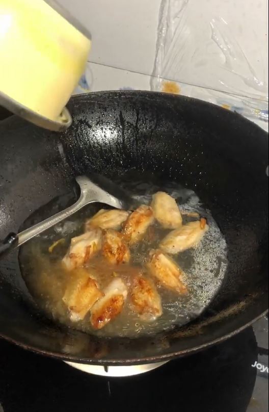 廚房小白一看就會的雞翅做法的做法-酸甜味燒菜譜