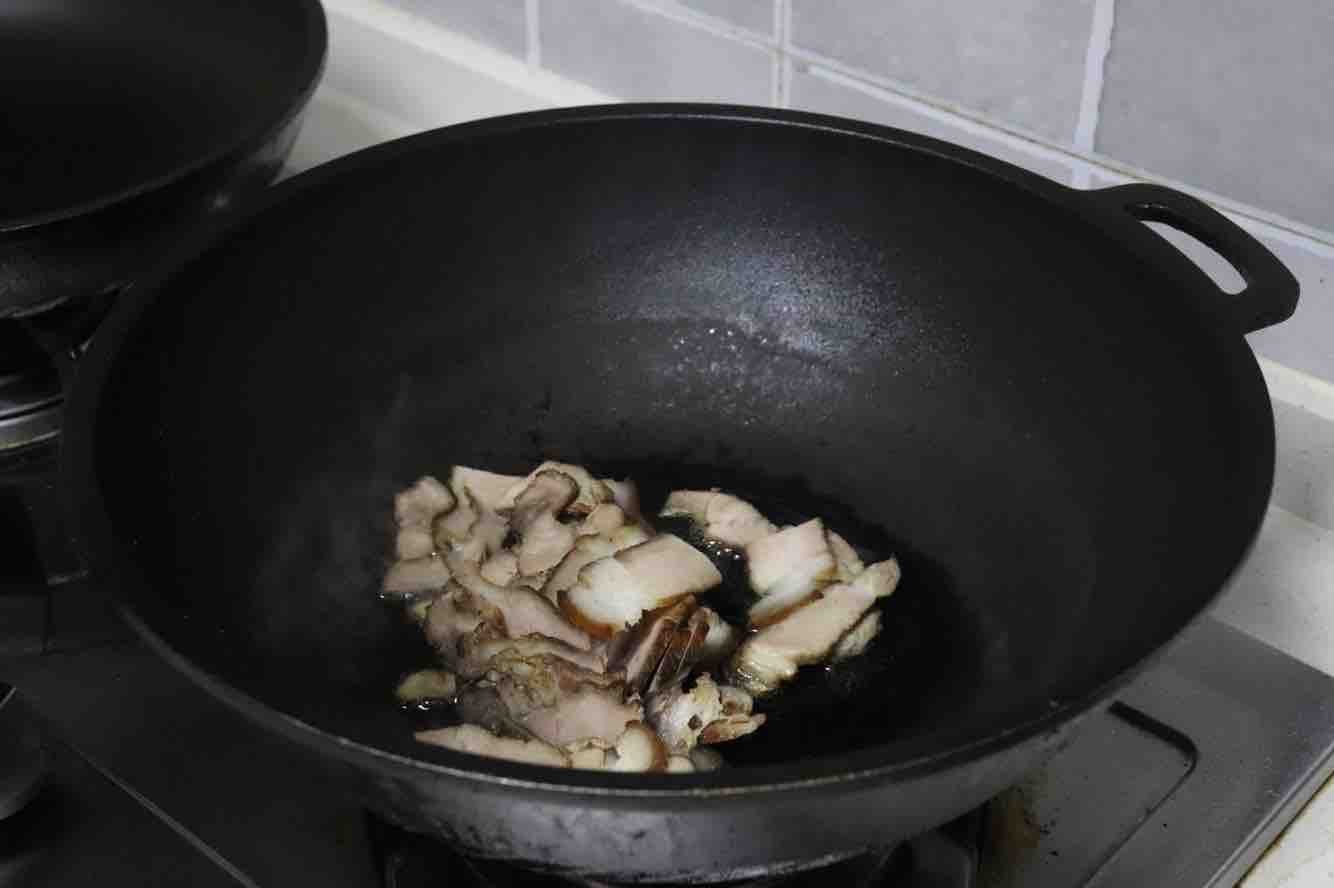 花菜炒臘肉的做法-家常味炒菜譜