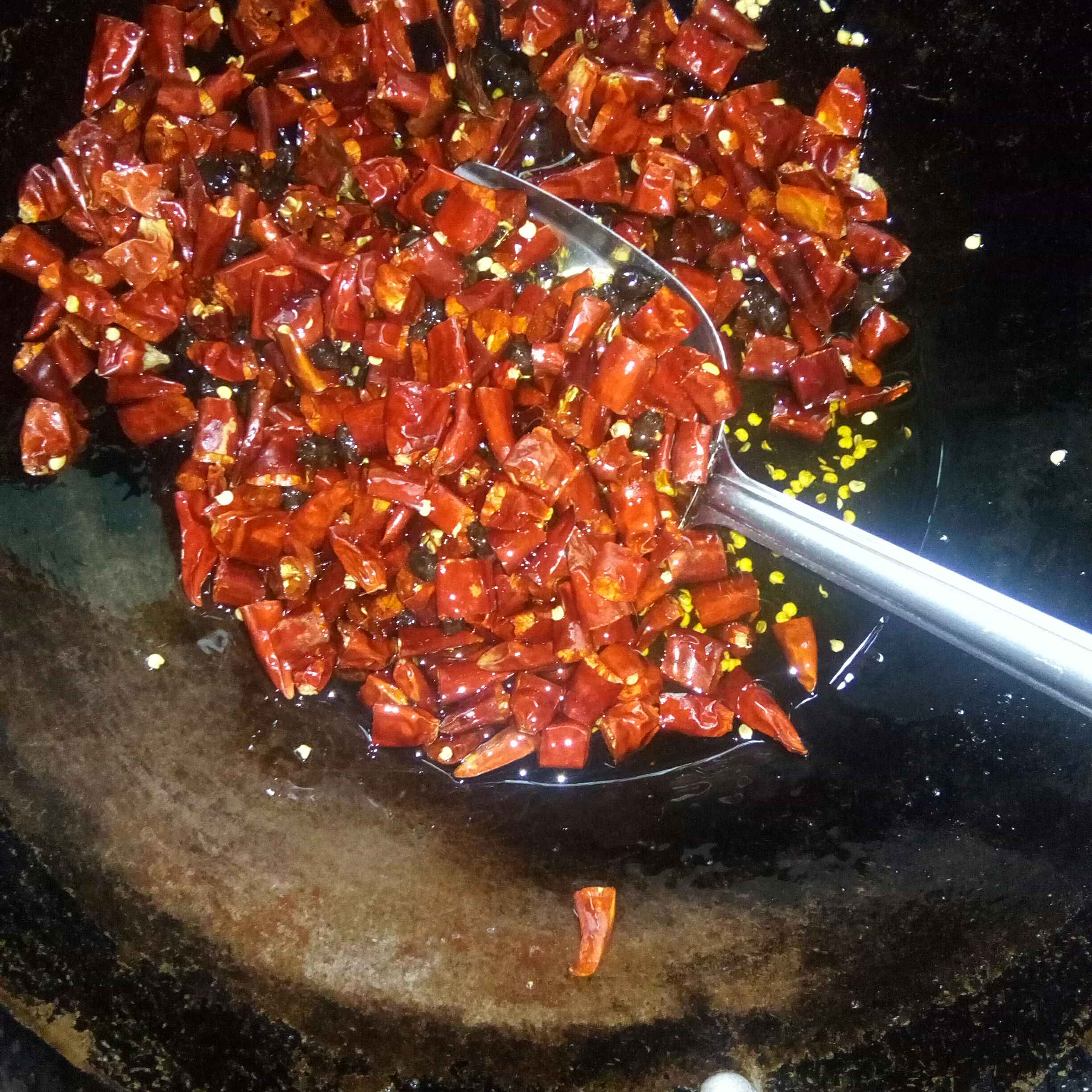 干鍋豬手的做法-香辣味煨菜譜