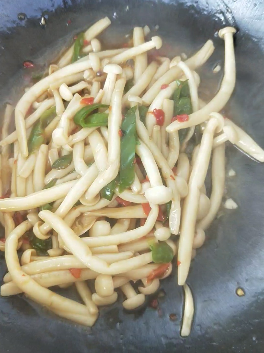 素炒海鮮菇的做法-家常味炒菜譜