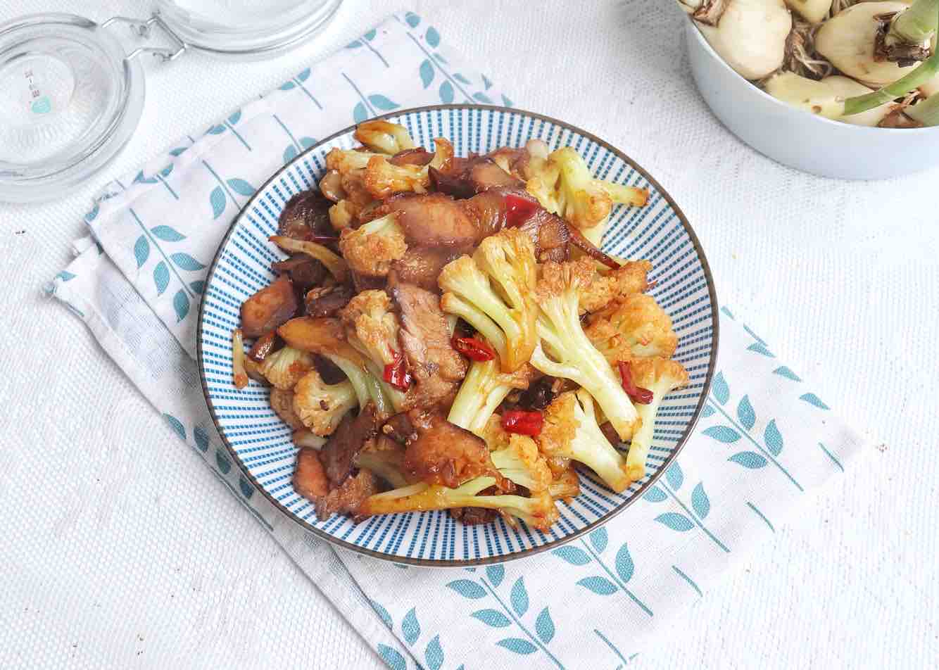 花菜炒臘肉的做法-家常味炒菜譜