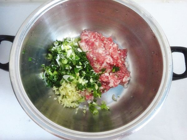 一口就讓食欲大開的香菇豬肉蒸餃的做法-咸鮮味蒸菜譜