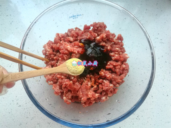 #冬至大如年#一口一個，焦脆鮮香的牛肉丸子的做法-家常味炸菜譜