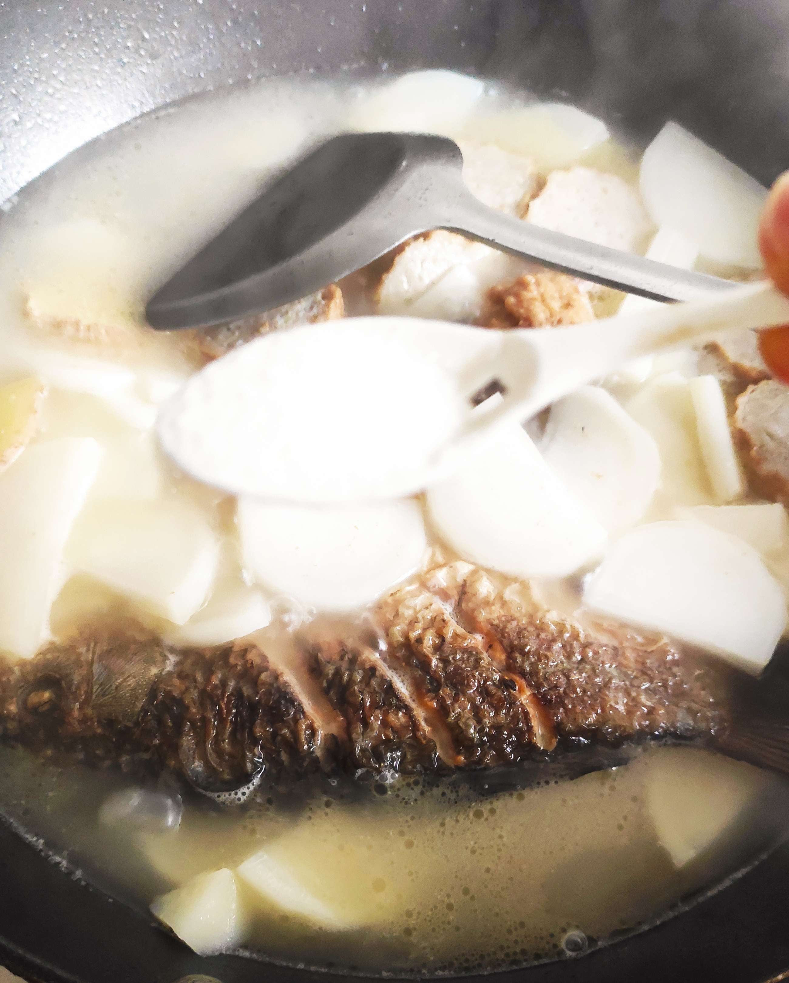 超鮮超美味的鯽魚蘿卜湯的做法-家常味煮菜譜