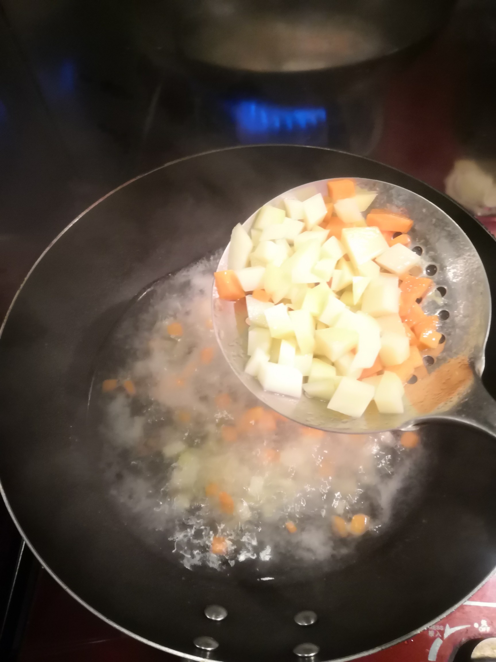 好吃的咖喱雞丁醬的做法-咖喱味煮菜譜