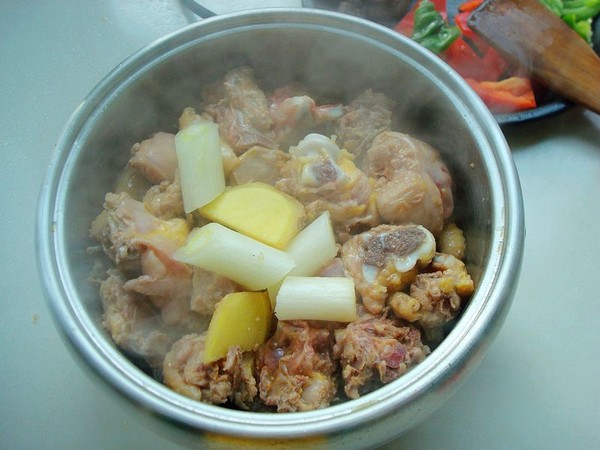 黃燜雞的做法-醬香味燒菜譜-易網健康養生網 黃燜雞的做法-醬香味燒菜譜