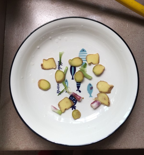 老干媽蒸黃骨魚的做法-香辣味蒸菜譜