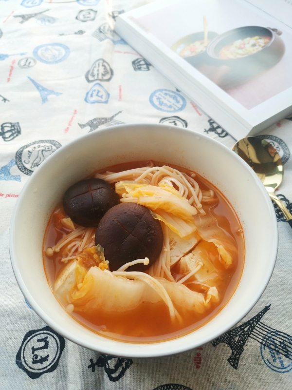 關東煮也可以這樣做，好吃不胖冬日暖暖の番茄素什錦暖鍋的做法-茄汁味煮菜譜