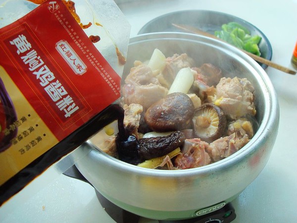 黃燜雞的做法-醬香味燒菜譜-易網健康養生網 黃燜雞的做法-醬香味燒菜譜